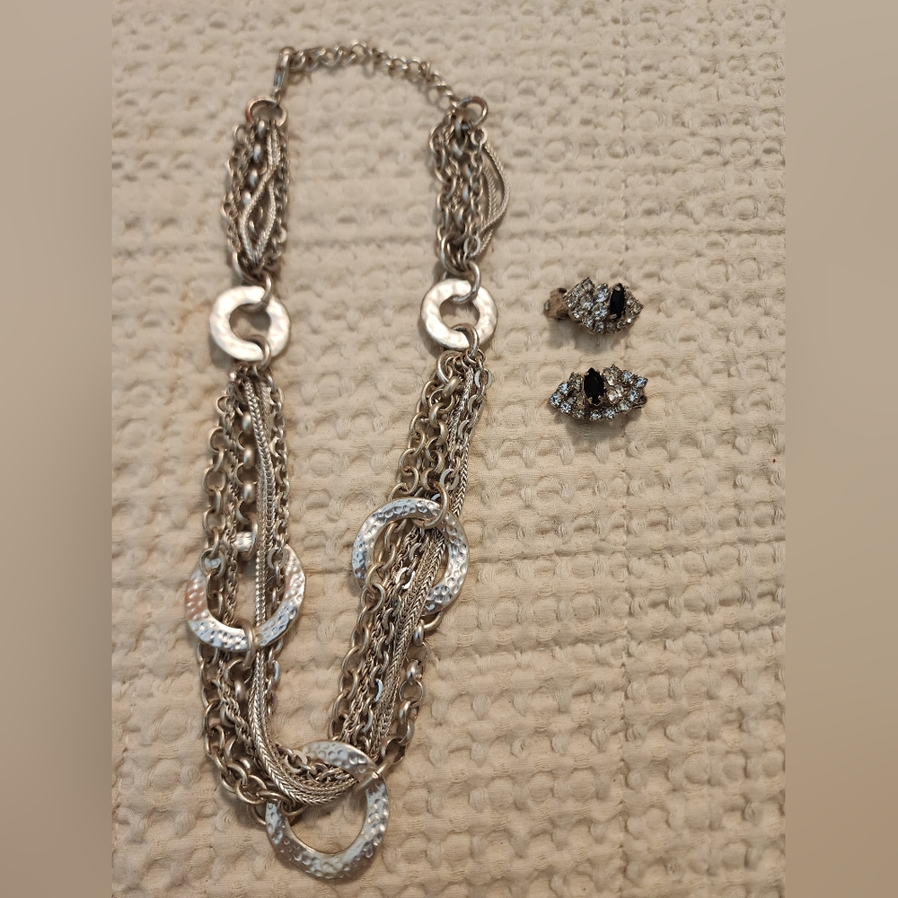 2 Pc Lot Vintage Chunky Silvertone Necklace And Rhinestone Clip-on Earrings